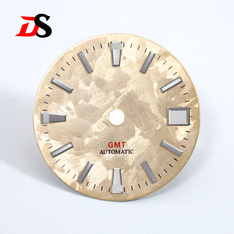 28.5mm Dial Sakura Dial Blue Lume NH34GMT Movement