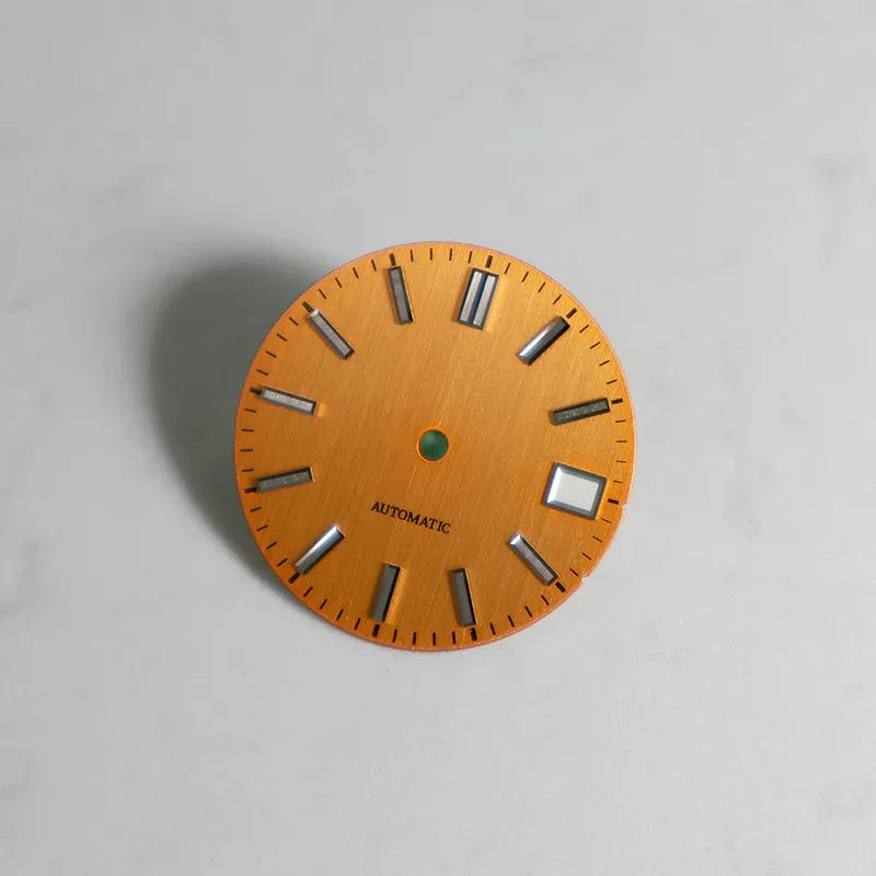 28.5mm Dial Straight Emery Cloth Texture No Lume NH35 Movement