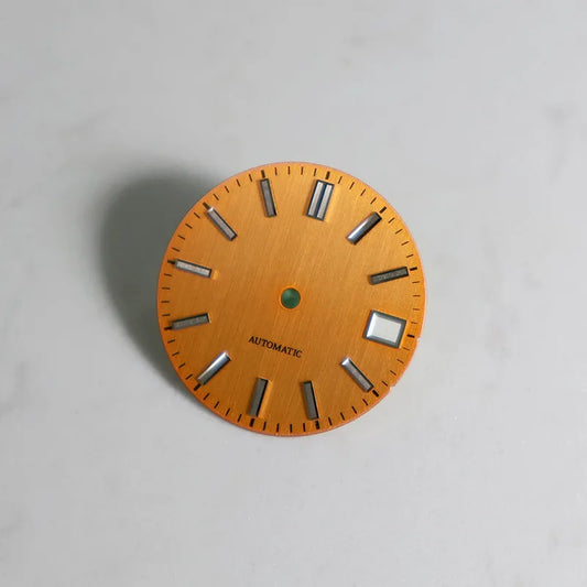 28.5mm Dial Straight Emery Cloth Texture No Lume NH35 Movement