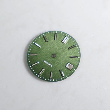 28.5mm Dial Straight Emery Cloth Texture No Lume NH35 Movement