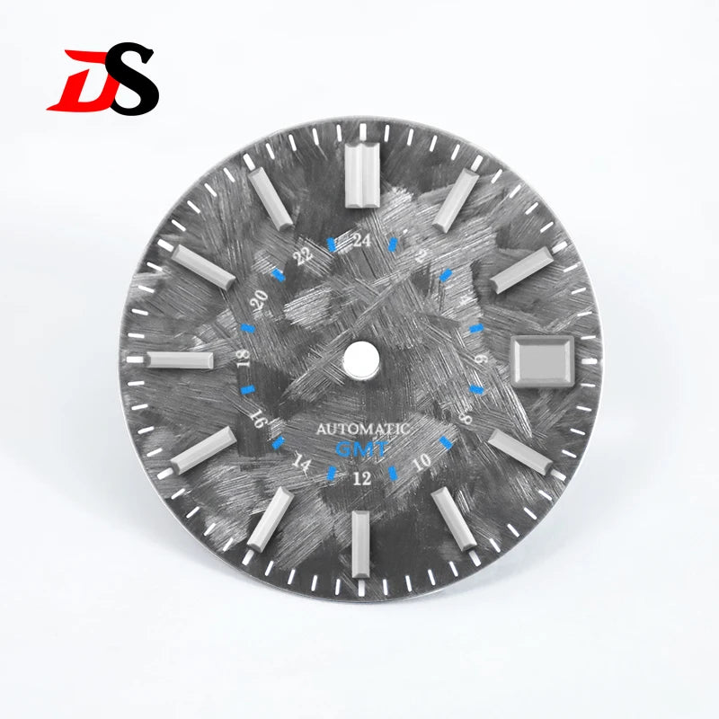 28.5mm Sakura Red GMT Dial No Lume NH34GMT Movement