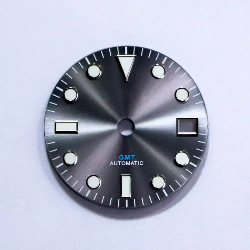 28.5mm Sunburst GMT Dial NH34 Movement