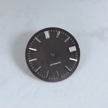 28.5mm Dial Straight Emery Cloth Texture No Lume NH35 Movement